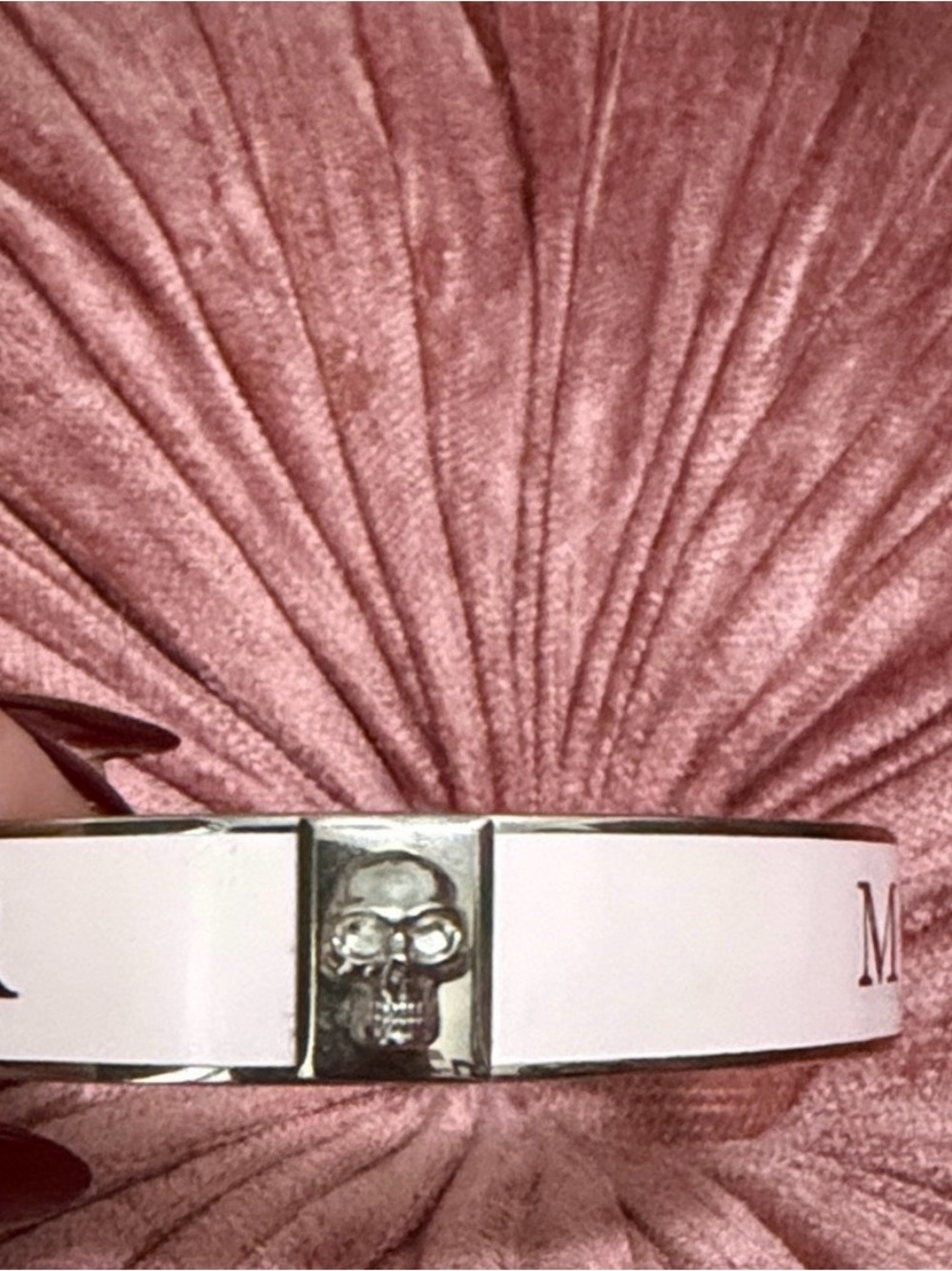 ALEXANDER McQUEEN Authentic White & Silver ๐ Logo Enamel Bangle Bracelet *Fab* - Picture 3 of 4